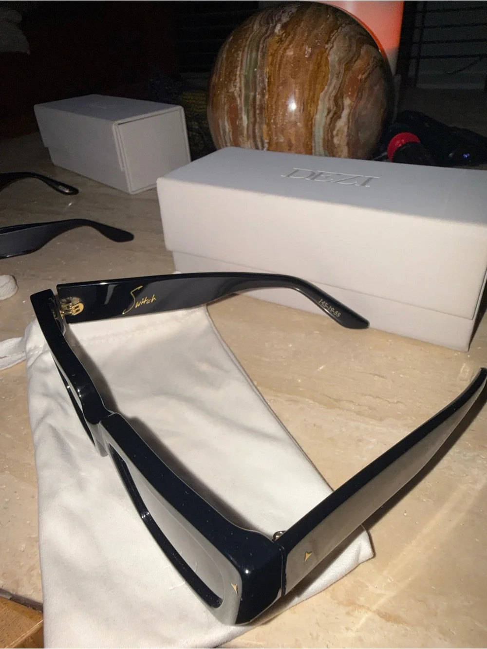 DEZI sleek black